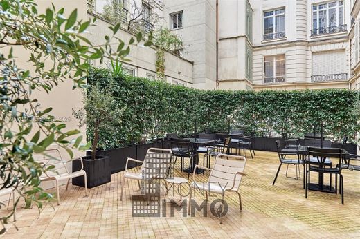 Edificio en París, Paris