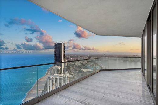 Sunny Isles Beach, Miami-Dade Countyのアパートメント・コンプレックス