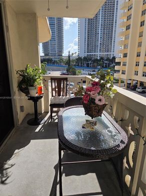 Residential complexes in Hallandale, Broward County
