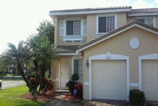 Townhouse in Tamarac, Broward County