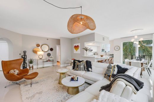 Residential complexes in Delray Beach, Palm Beach