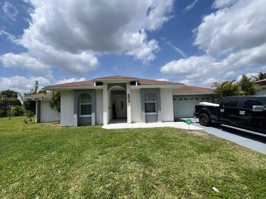 Villa in Lehigh Acres, Lee County
