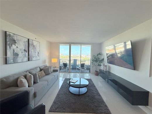 Residential complexes in Miami Beach, Miami-Dade