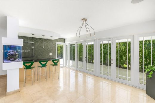 Willa w Surfside, Miami-Dade County