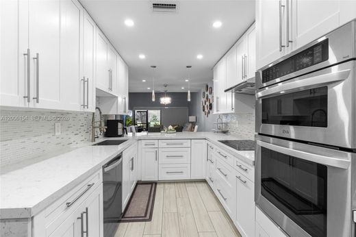 Townhouse in Pembroke Pines, Broward County
