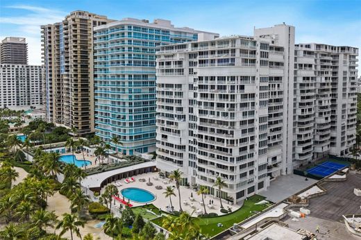 Residential complexes in Bal Harbour, Miami-Dade