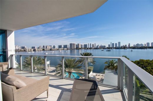 Residential complexes in North Miami Beach, Miami-Dade