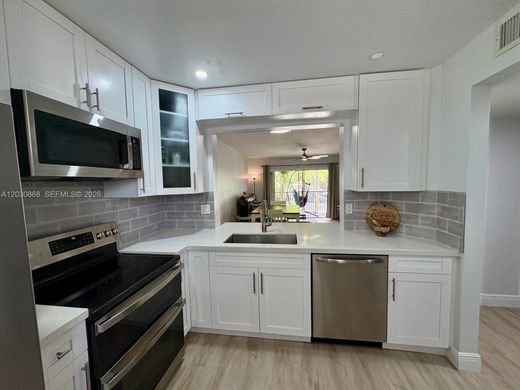Residential complexes in Coral Springs, Broward County