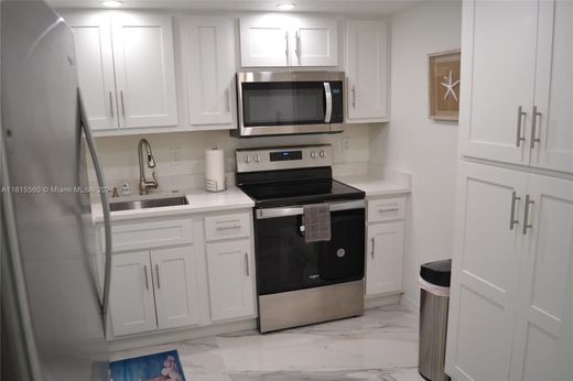 Komplex apartman Marco Island, Collier County