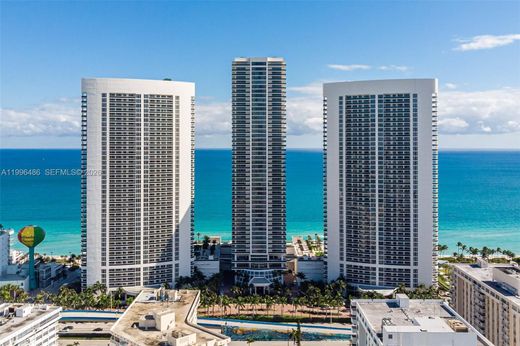 Residential complexes in Hallandale, Broward County