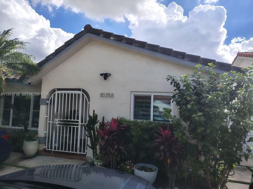 Villa in Hialeah Gardens, Miami-Dade