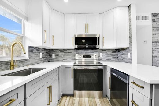 Residential complexes in Delray Beach, Palm Beach