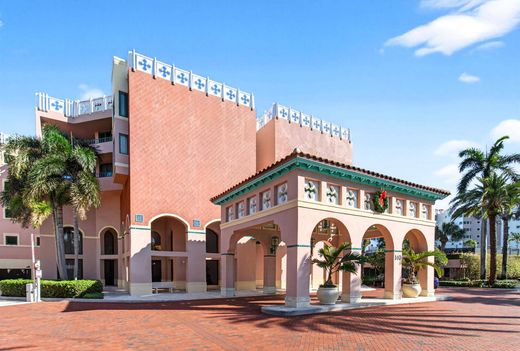 Residential complexes in Boca Raton, Palm Beach