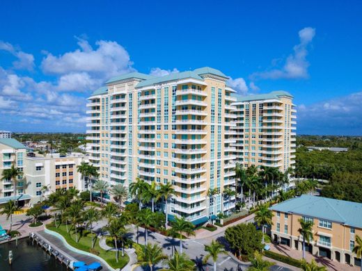 Residential complexes in Boynton Beach, Palm Beach