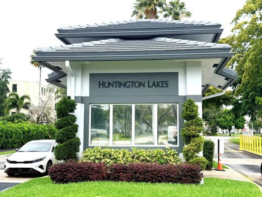 Residential complexes in Delray Beach, Palm Beach