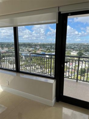 Residential complexes in Fort Lauderdale, Broward County