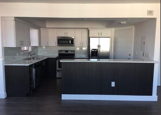 マイアミ, Miami-Dade Countyのアパートメント・コンプレックス