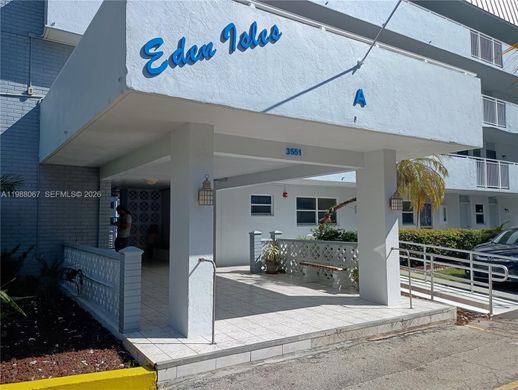 Residential complexes in North Miami Beach, Miami-Dade