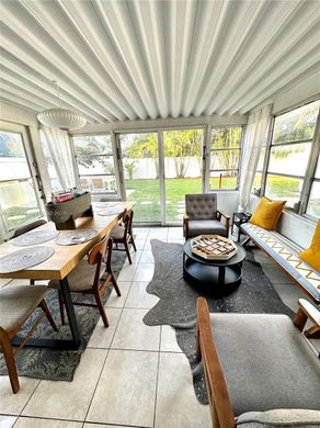 Villa in Oakland Park, Broward County