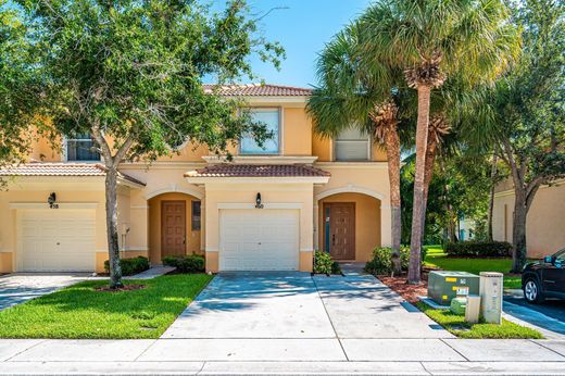 Townhouse in Royal Palm Beach, Palm Beach