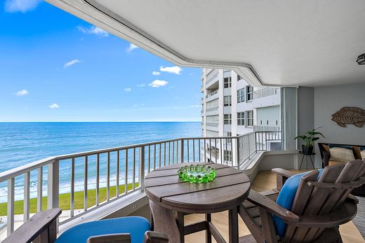 Residential complexes in Palm Beach Shores, Palm Beach