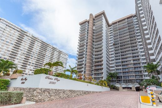 Residential complexes in Hallandale, Broward County