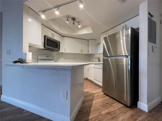 Residential complexes in Doral, Miami-Dade