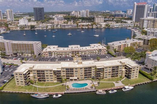 Residential complexes in Hallandale, Broward County