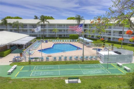 Residential complexes in Fort Lauderdale, Broward County