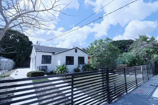 Residential complexes in Miami Heights Trailer Park, Miami-Dade
