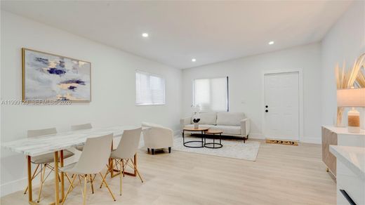 Villa in Oakland Park, Broward County