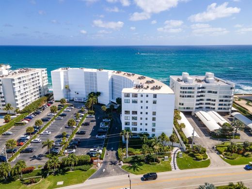 Residential complexes in South Palm Beach, Palm Beach