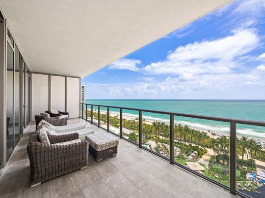 Residential complexes in Bal Harbour, Miami-Dade