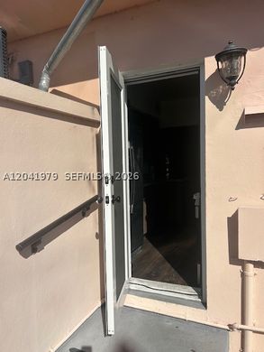 Residential complexes in Miami Beach, Miami-Dade