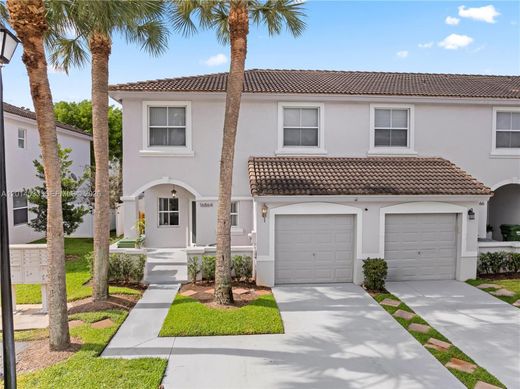 Townhouse in Pembroke Pines, Broward County