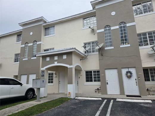 Residential complexes in Miami Terrace Mobile Home, Miami-Dade