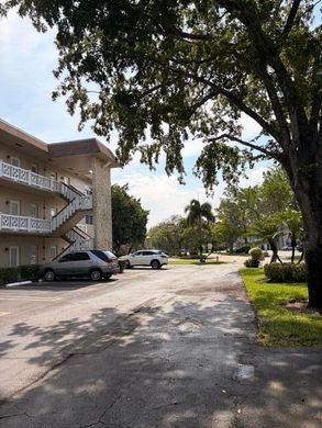 Residential complexes in Lauderdale Lakes, Broward County