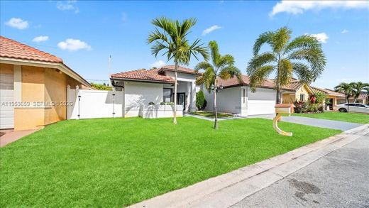 Villa - Pembroke Pines, Broward County