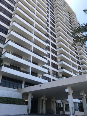 Residential complexes in Hallandale, Broward County