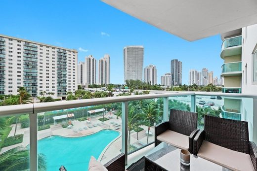 Sunny Isles Beach, Miami-Dade Countyのアパートメント・コンプレックス