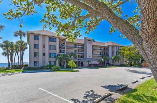 Residential complexes in Stuart, Martin County