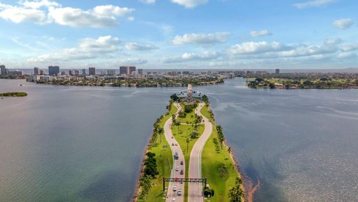 ‏בניין ב  North Miami, Miami-Dade County