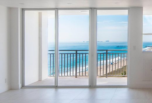 Residential complexes in Lauderdale by the sea, Broward County
