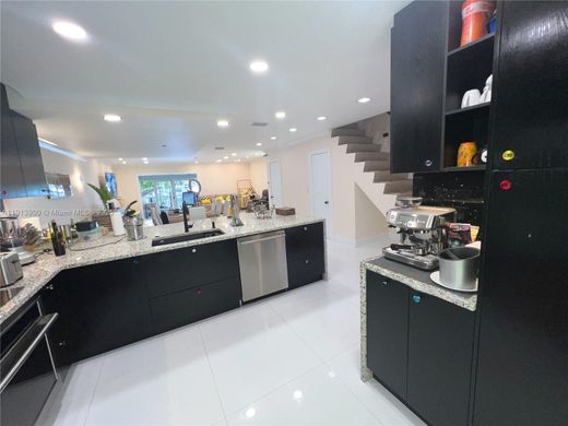 North Miami Beach, Miami-Dade Countyのタウンハウス