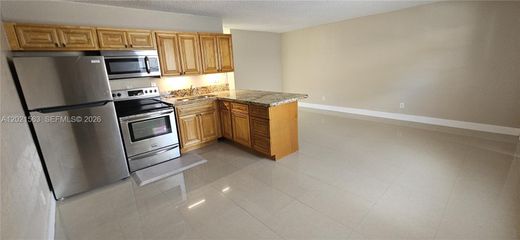 Residential complexes in Pompano Beach, Broward County