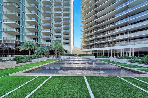 Residential complexes in Bal Harbour, Miami-Dade