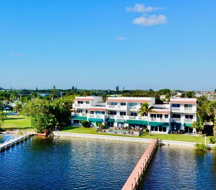 Residential complexes in Lantana, Palm Beach
