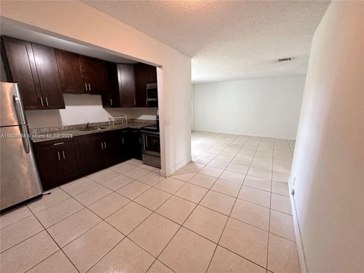 Complesso residenziale a Oakland Park, Broward County