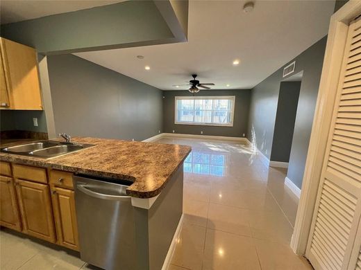 Residential complexes in Deerfield Beach, Broward County