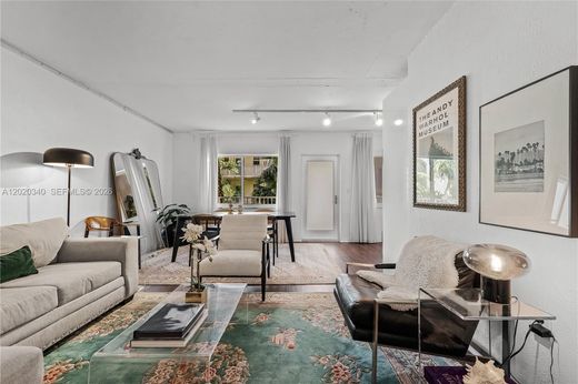 Residential complexes in Miami Beach, Miami-Dade